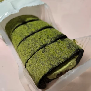 宇治抹茶のロールケーキ🍵🌿‬の写真2枚目