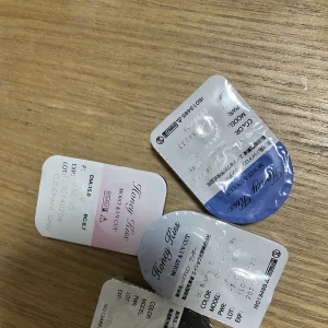 カラコンが全部種類違うのが1個ずつ余っているの写真1枚目