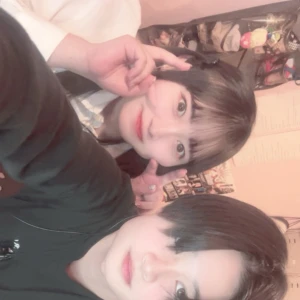 おはよぉ〜今日は女の子達と写真撮ったよ👧の写真1枚目