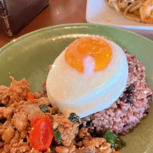 20時半からいます🤭の写真1枚目