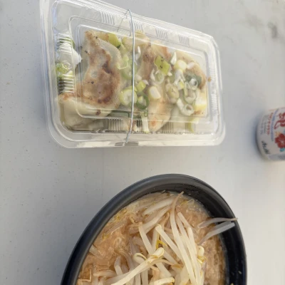 おはよー今日も、寒いし最悪〜上着着る〜