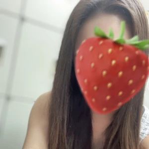 りさ出勤でーす🍓の写真1枚目