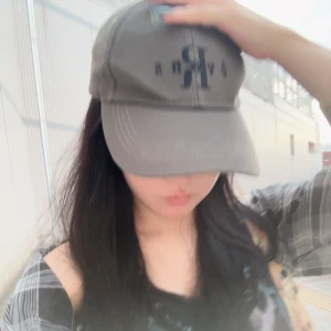 仕事おわってコンビニ寄ったら店員さんがファミチキいる？他に何欲しい?って無料でくれた😂の写真1枚目