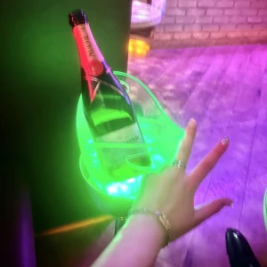 セクシー酒飲みザコ女帝❤️れおはの写真1枚目