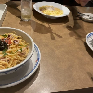 こんばんはつゆ☔️です今日は友達と美味しいスパゲッティを🍝食べました最近忙しくて友達と会えてなかったから会えて元気出ました😊今日も出勤頑張ります💪の写真1枚目