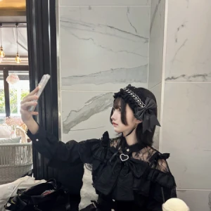 世の中厳しい🤍の写真1枚目