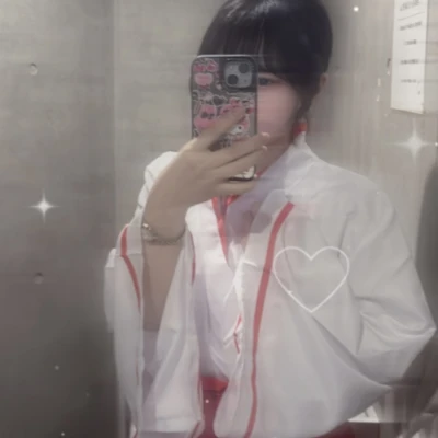 巫女さん着てます！