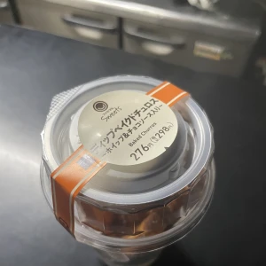 こんばんわん🐶みゆきです今日は出勤前にファミマに行ってチョコチュロス🍫を食べましたの写真1枚目