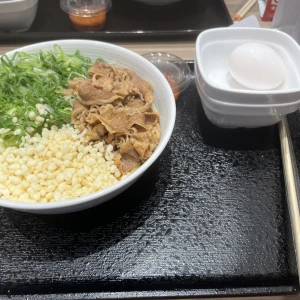 こんばんわん🐶みゆきです今日はずっと気になってた吉野家のまぜそば🍜を食べに行きましたの写真1枚目