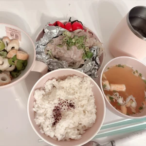 久しぶりに自炊ちゃいました😋幼い頃から家事担当してたので久しぶりだと楽しい😊自分で学んだので正しいか分からないけど💦本日19時半〜お願いします！の写真1枚目