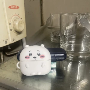 見てみてめっちゃ可愛いAirPodsのケース買っちゃた🥰みゆき可愛いもの大好き❤️このお店で頑張っていっぱい可愛いもの集めるんだ😍だから今日も出勤頑張らな...の写真1枚目