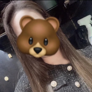 りさ出勤しました〜🐻🤍の写真1枚目