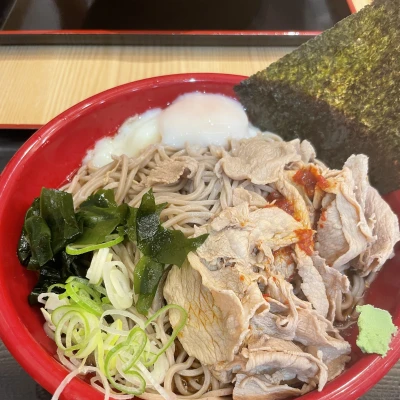 こんばんはつゆ☔️です今日は富士そばを昼休みに食べに行きました富士そば初めて食べたけどすごい美味しかった😋先輩のおすすめしてくれたそばを食べました☺...