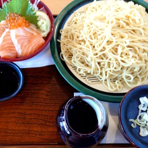 銭湯にある食事処って何であんなに美味しいんでしょうね…🍚の写真1枚目