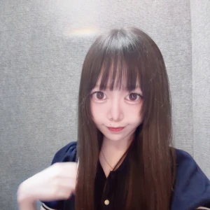 いつもドレスの写真だから私服にしてみた！私服どういう系統なのかたまに聞かれるけど色んなの着るよんの写真1枚目