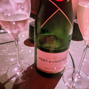 🍾パンパンなシャンパン🍾の写真1枚目