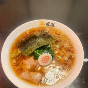 醤油ラーメン食べたっ‎𐔌ᵔ ܸ>⩊<︎︎ ͡ 𐦯ᡣ𐭩の写真1枚目