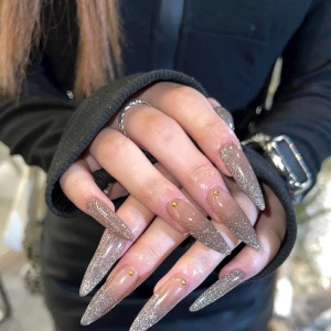 ネイル取れそう🥲の写真1枚目