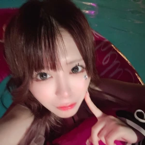 大好きなスーパーカップ😊隣にはお酒ありました💧‬最近調子悪いからゆっくり休もう💦木曜はおや休みにしてあります🙇‍♂️お願いします☺️の写真1枚目