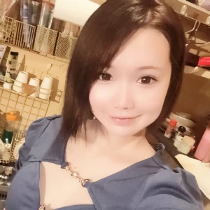 今日は青のドレス👗の写真1枚目