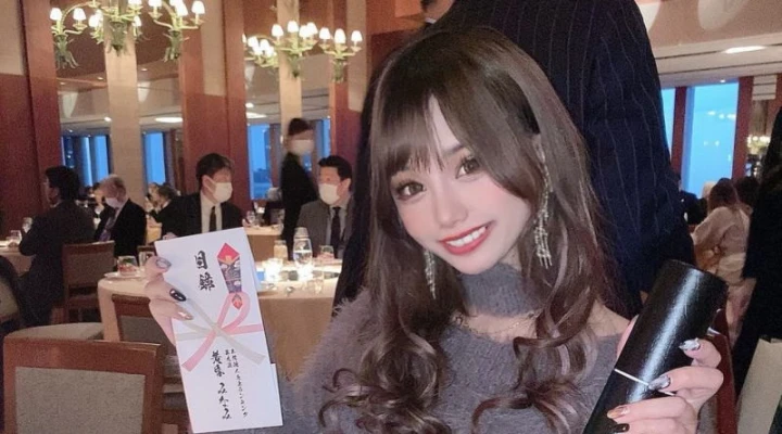 アマテラス「黄昏みなみ」さんグループ年間TOP10入りを報告です♪