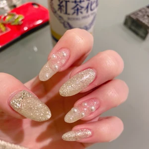 出勤前にネイル行ってきました💅💗の写真1枚目