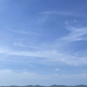 出勤してるよーん🤍の写真1枚目
