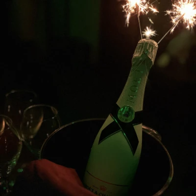 <p>こんばんはるなです❣️<br>お休みありがとうございました🙌<br>土曜日ななちゃんと相席で<br>たくさん飲ませてくれました🥂<br>桜のショットもテキーラも...