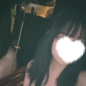 今週初出勤！今日来る途中にお祭りやってたので桜見ながら屋台でチーズハットグ買ってきました！美味しかった〜の写真1枚目