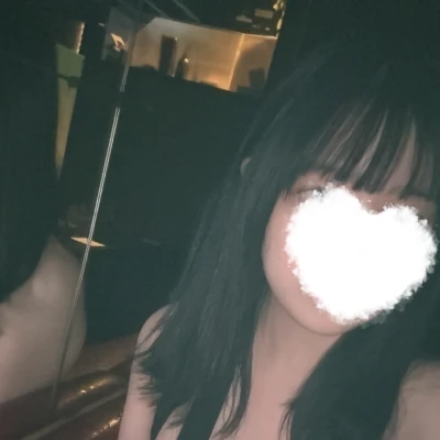 今週初出勤！今日来る途中にお祭りやってたので桜見ながら屋台でチーズハットグ買ってきました！美味しかった〜