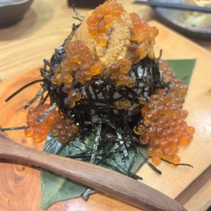生牡蠣とうにぎり、美味しかった〜🤭💖の写真2枚目