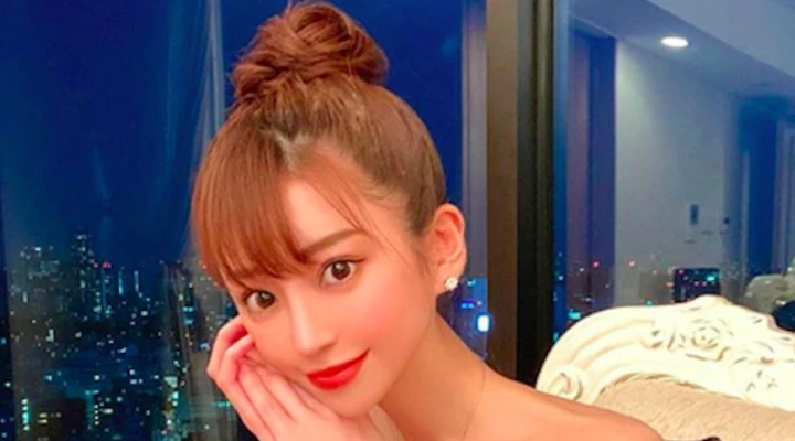 愛沢えみりさんが実演😉♪ 名店「フォーティーファイブ」のオンラインキャバクラを動画でチェック!