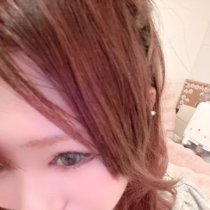 ちんちくりんヘアもハマってますが最近ウルフカットにしようか悩み中の写真1枚目