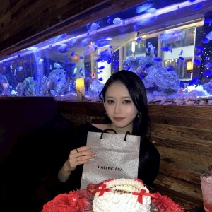 なかよぴ達にお祝いしてもらた🩵の写真1枚目