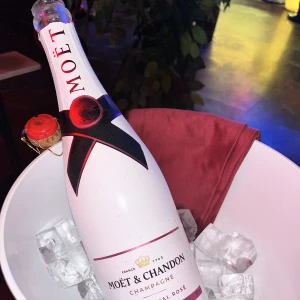 同伴からシャンパン🥂頂きました🩷の写真1枚目