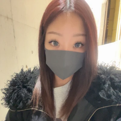 <p>こんばんはるなです❣️<br>ヘアメでいつも髪の毛を可愛くしてもらうんですけど<br>最近はストレートが多めです🙌<br>ヘアメの方に<br>髪の毛ツルツル綺麗...