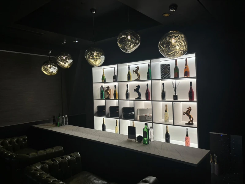 松山キャバクラ「ブイオキナワ」