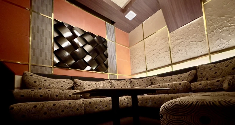 松山キャバクラ「ブイオキナワ」