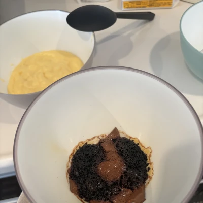 昨日またシュークリーム作ろうと思ったんだけど、横着してチョコレンチンしたら燃えました🔥