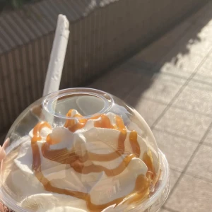 誕生日だったけど特になんの変わりない日常でしたおー頂いたスタバ使わせてもらたで😄の写真1枚目