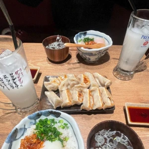 餃子🥟うまいよなあ、、、😏🖤の写真1枚目