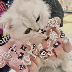 おやすみは友達のネイルしたよん♩の写真1枚目
