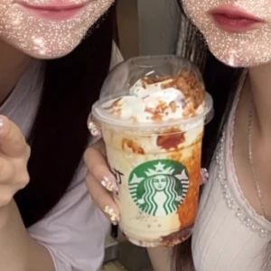 りなちゃんと出勤前に飲んだスタバ☕️💚の写真1枚目