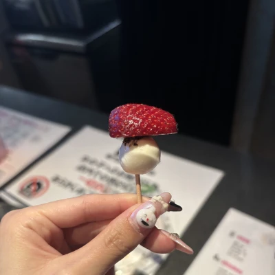 この間はお客さんに私のだーいすきないちご買ってきてもらったよ〜💕💕