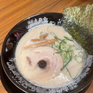 こんばんはつゆ☔️です今日は壱角屋🍜で替え玉10円キャンペーンやってたので行ってきましたの写真1枚目