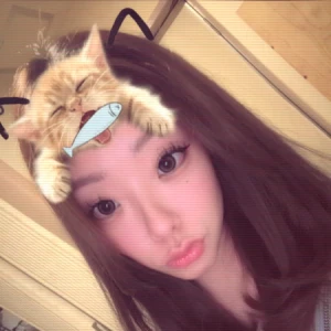 <p>こんばんはるなです❣️<br>日中あったかいのに夜寒い🥶<br>服装に迷う😂<br>今日はオープンからいます🙋‍♀️</p>の写真1枚目