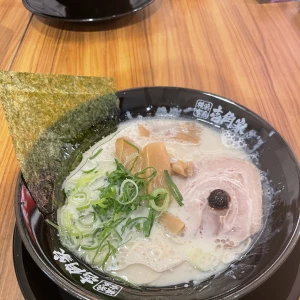 こんばんわん🐶みゆきです今日は初めて壱角屋の豚骨ラーメン🍜食べました😆いつもは家系ラーメン🍜食べてたけど豚骨ラーメンもめっちゃ美味しかった😋今日も...の写真1枚目