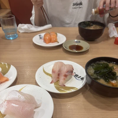 ななさんですこんちくわ