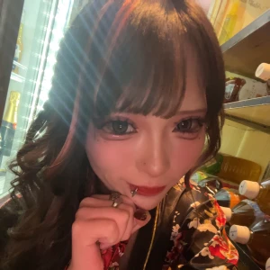 れいか出勤してまあす✌️😘本日も花魁でっすう‼️乾杯しましょーん！！の写真1枚目