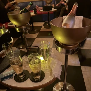 先週は本指の方にまたまたシャンパン出してもらいました🥂毎回ありがとう😿大好き‼️の写真1枚目